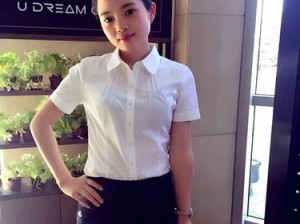 女保险公司推销员 5：提供全方位保险服务，守护您的幸福生活