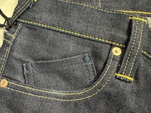 日本 EVISU 牛仔裤，经典原牛面料，每一条都经过精心打磨