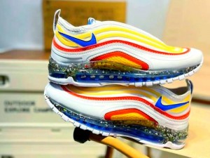 AirMax97杂交引发网友强烈共鸣【AirMax97 杂交鞋款引网友热议，为何如此受欢迎？】